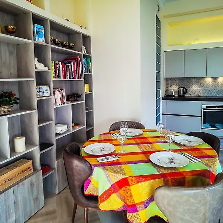 Apartment Elegant In Centre With Grand Terrace *