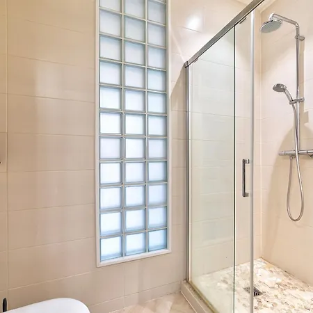 Elegant In Centre With Grand Terrace Apartment
