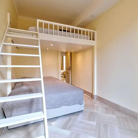 Elegant In Centre With Grand Terrace Apartment *