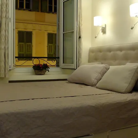 Apartment Elegant In Centre With Grand Terrace