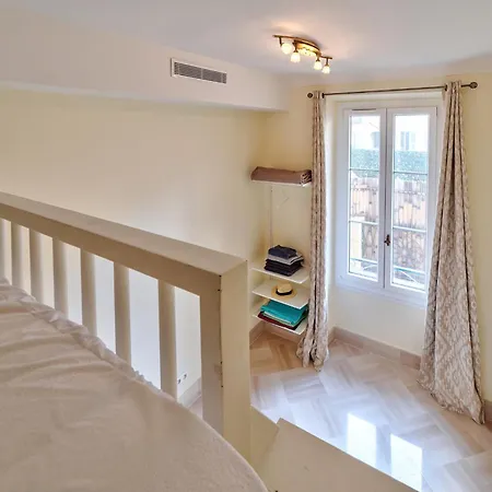 Elegant In Centre With Grand Terrace Apartment *