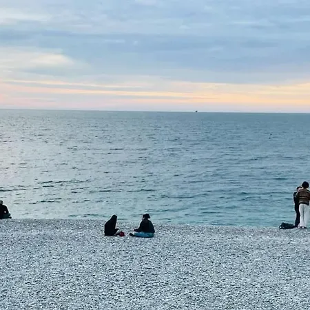 Elegant In Centre With Grand Terrace