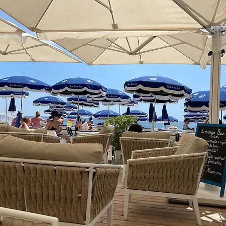 Elegant In Centre With Grand Terrace Appartamento