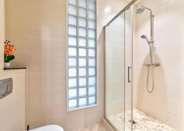 Elegant In Centre With Grand Terrace Lejlighed