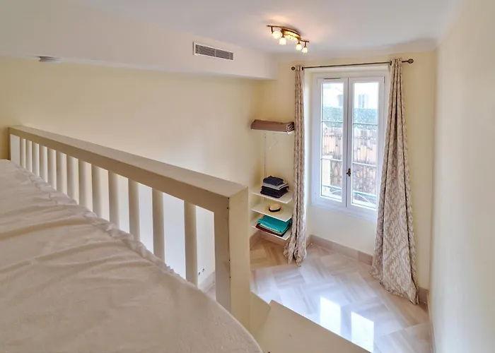 Elegant In Centre With Grand Terrace Appartement *
